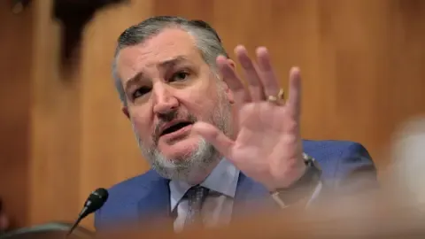 Lawmaker Cruz Compares US Broadcast Oversight Body to ‘Mobster’ on Kimmel’s Show